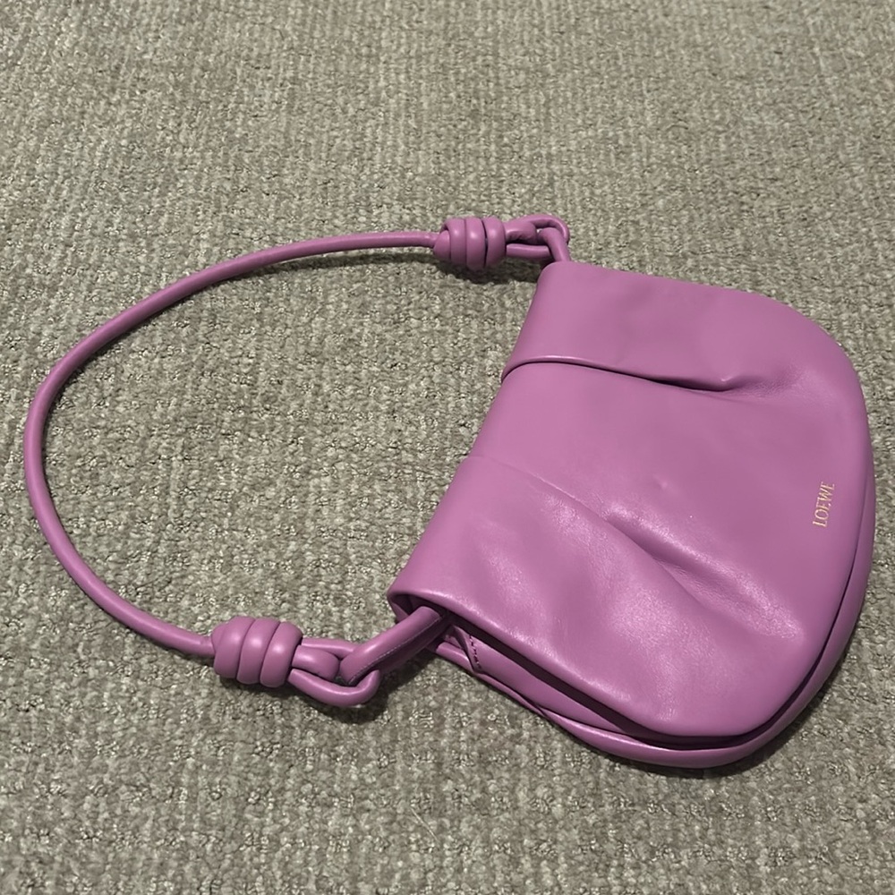 Near pristine Loewe Paseo purple calf skin leather bag. Retails $2350!